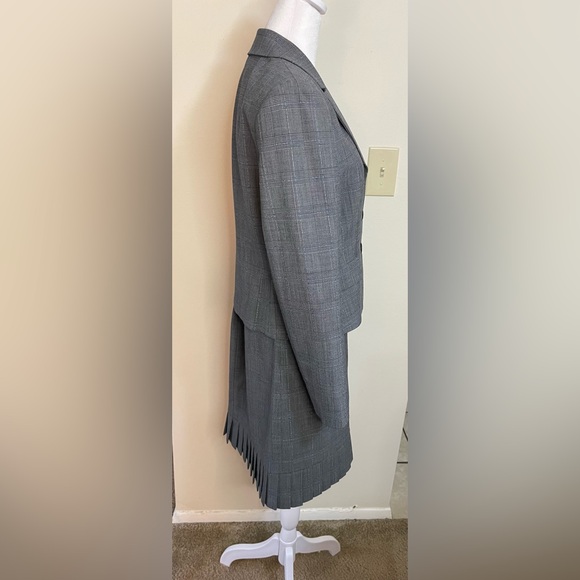 Tahari ASL Women’s 2 Pieces Suit Skirt/ Blazer Wool Blend Gray Plaid Size 6P - Picture 14 of 17